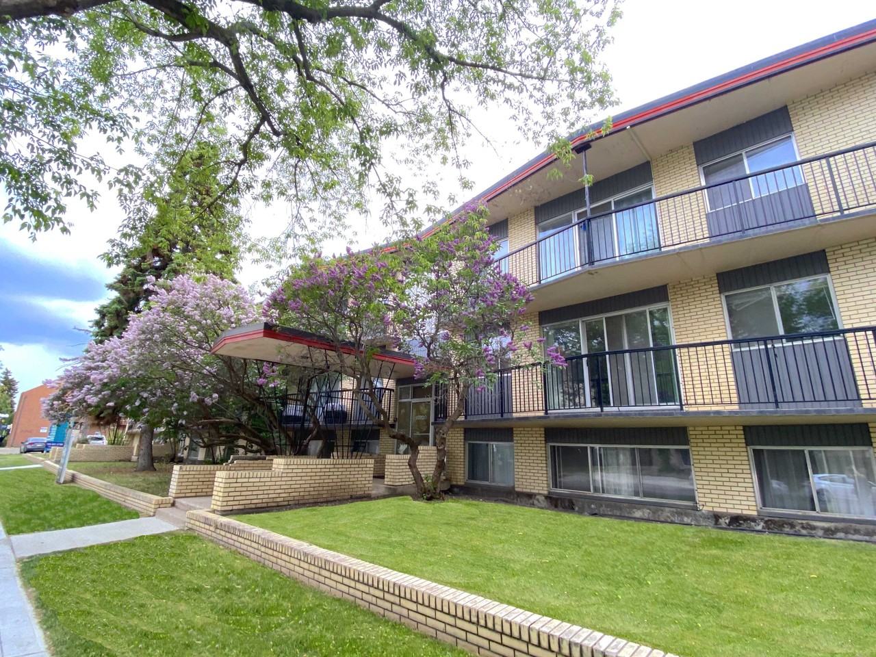 Waselenak Place - Photo 2 of 10