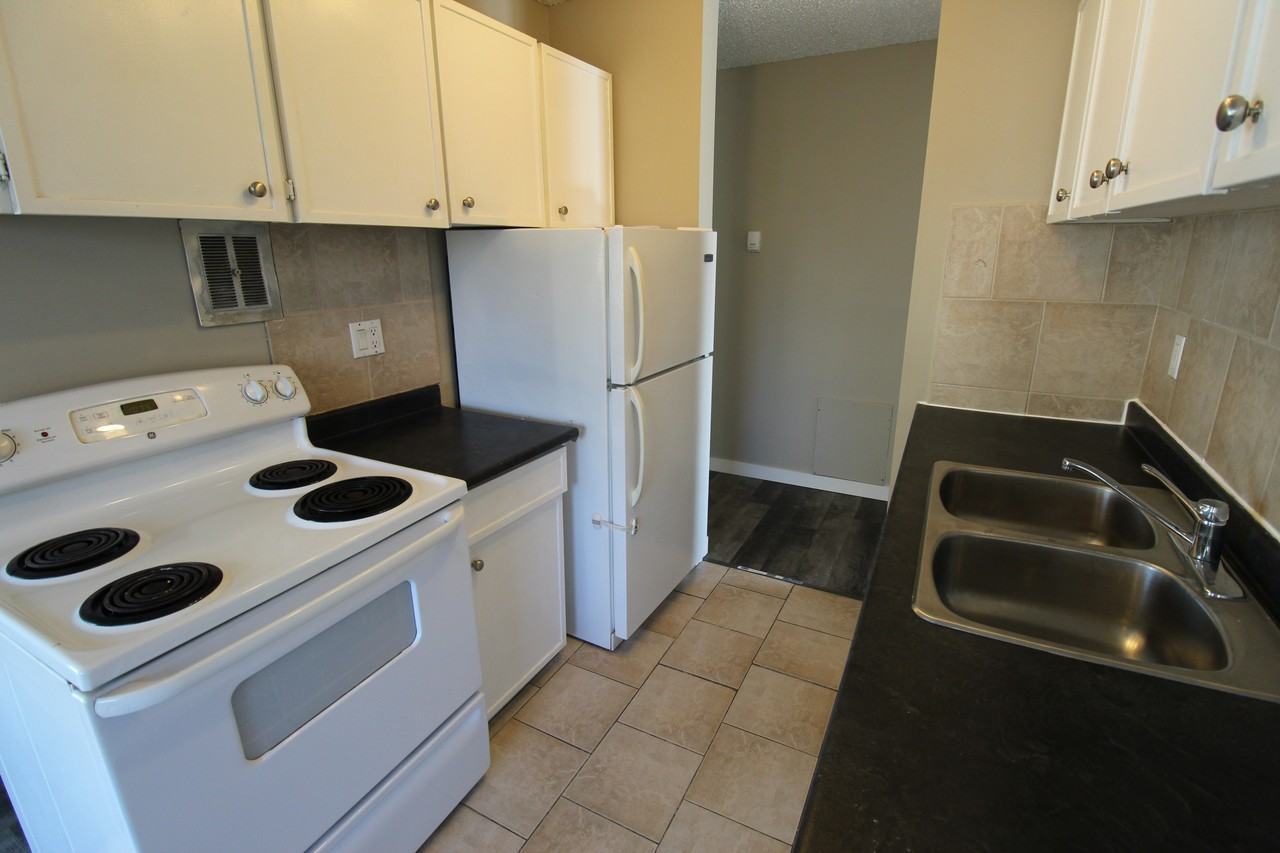 Gilford Apartments - Photo 4 of 7