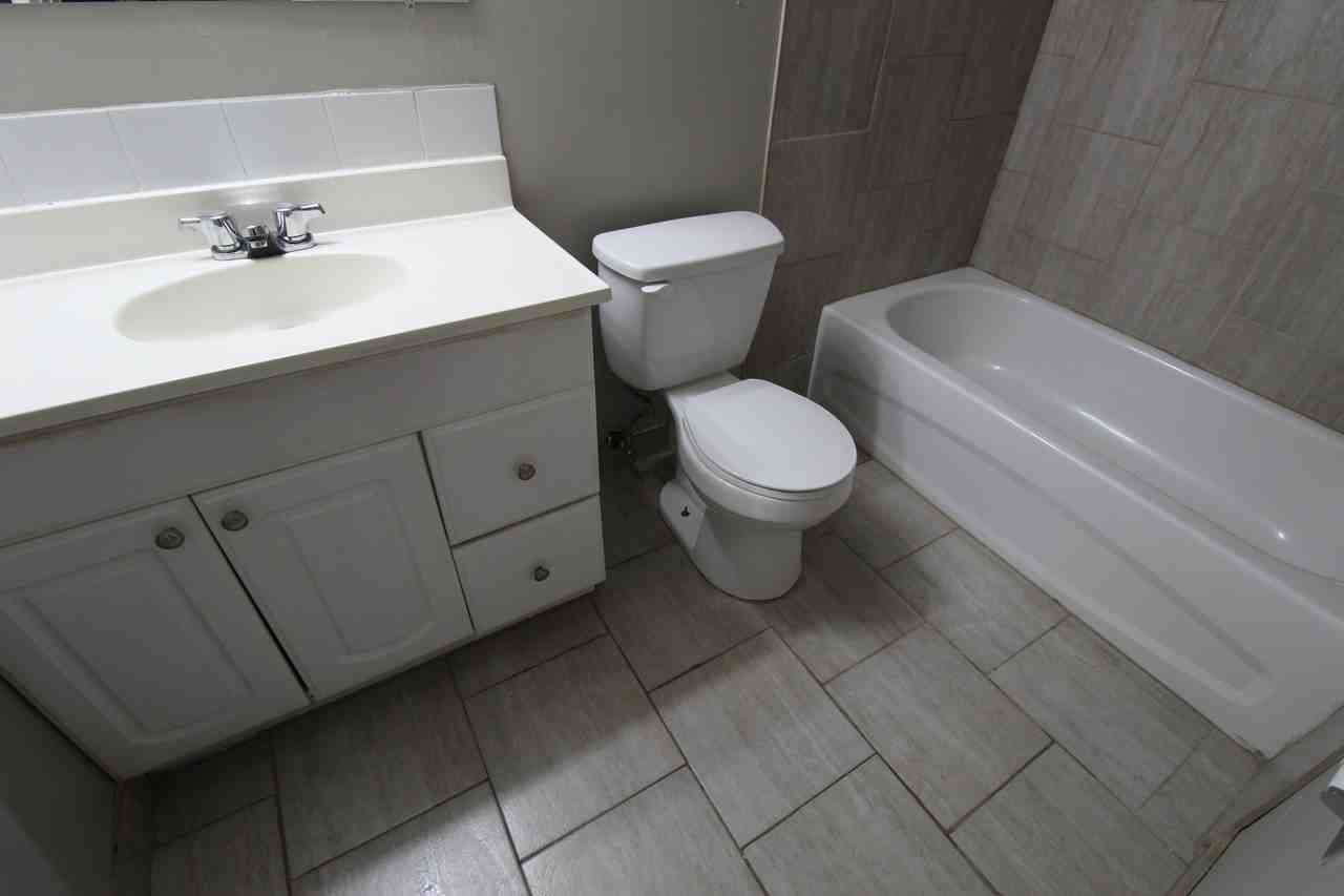 Gilford Apartments - Photo 5 of 7