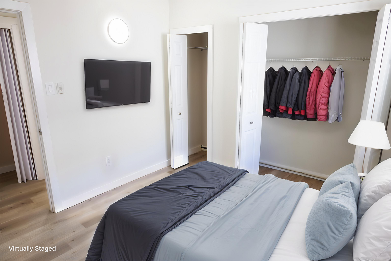 Merante Manor - Photo 3 of 12