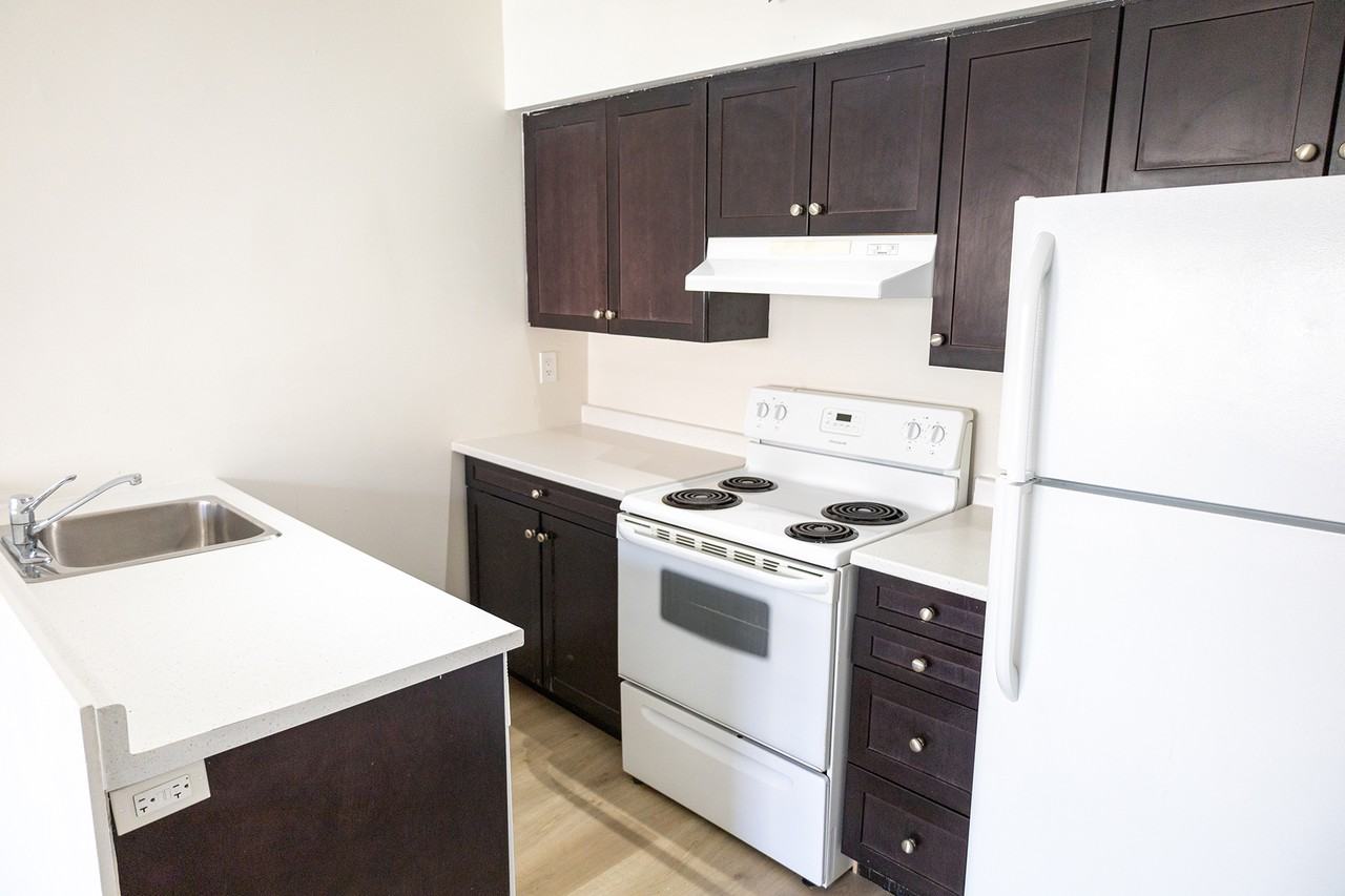 Merante Manor - Photo 4 of 12