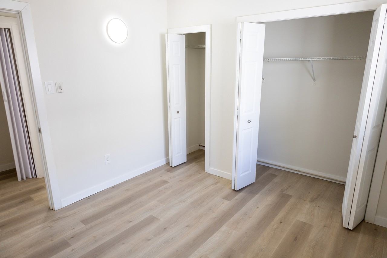 Merante Manor - Photo 6 of 12