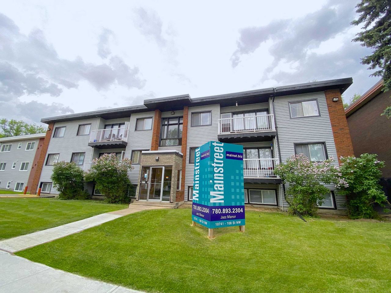 Jazz Manor - Photo 7 of 10