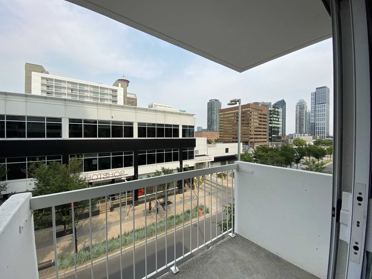 Amantea Tower Apartments - Photo 6 of 30