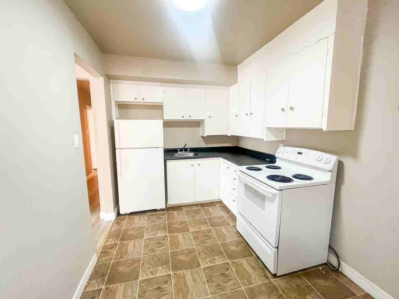 Alex 38 - Photo 7 of 16