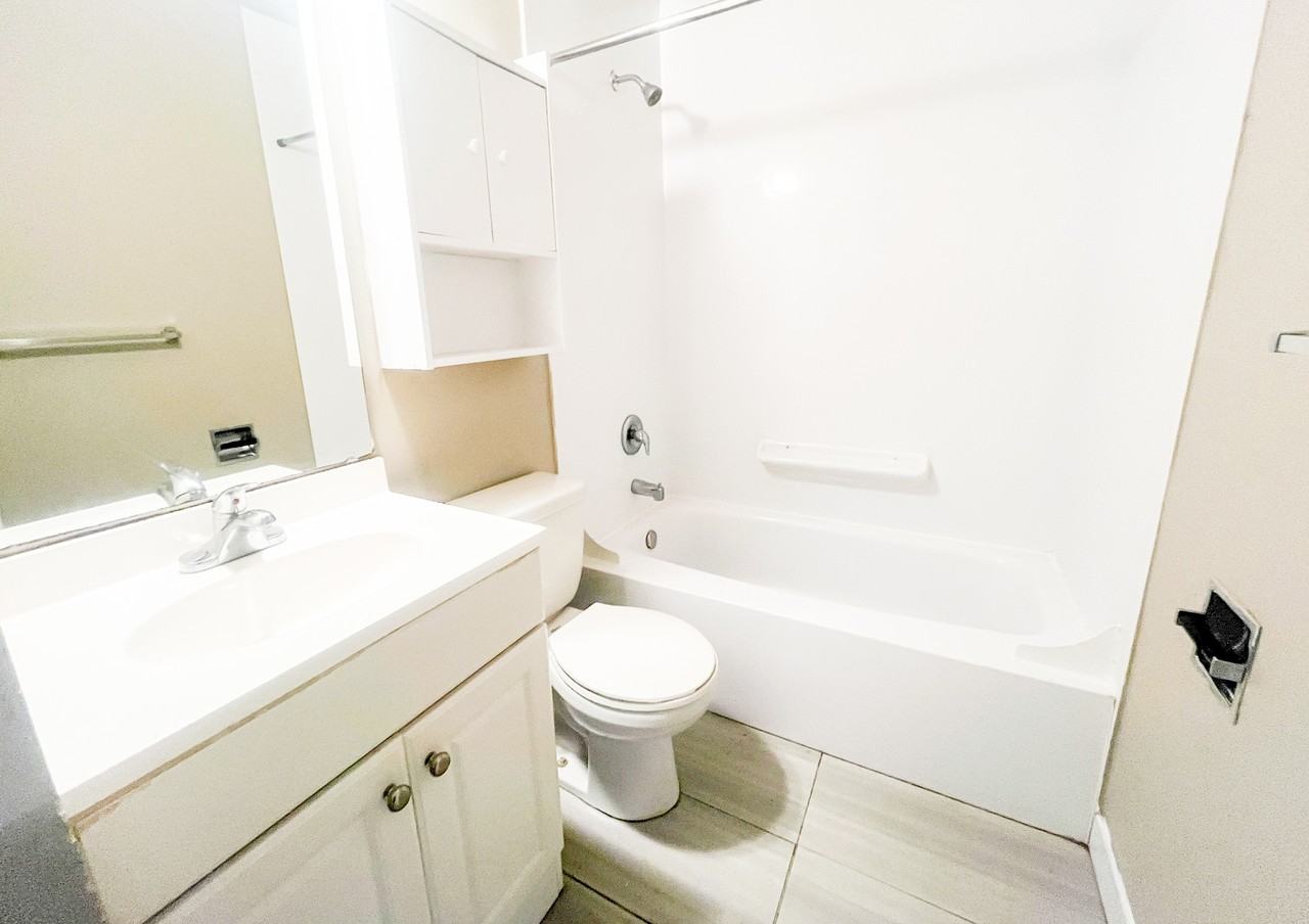 Ret 3929 - Photo 7 of 9