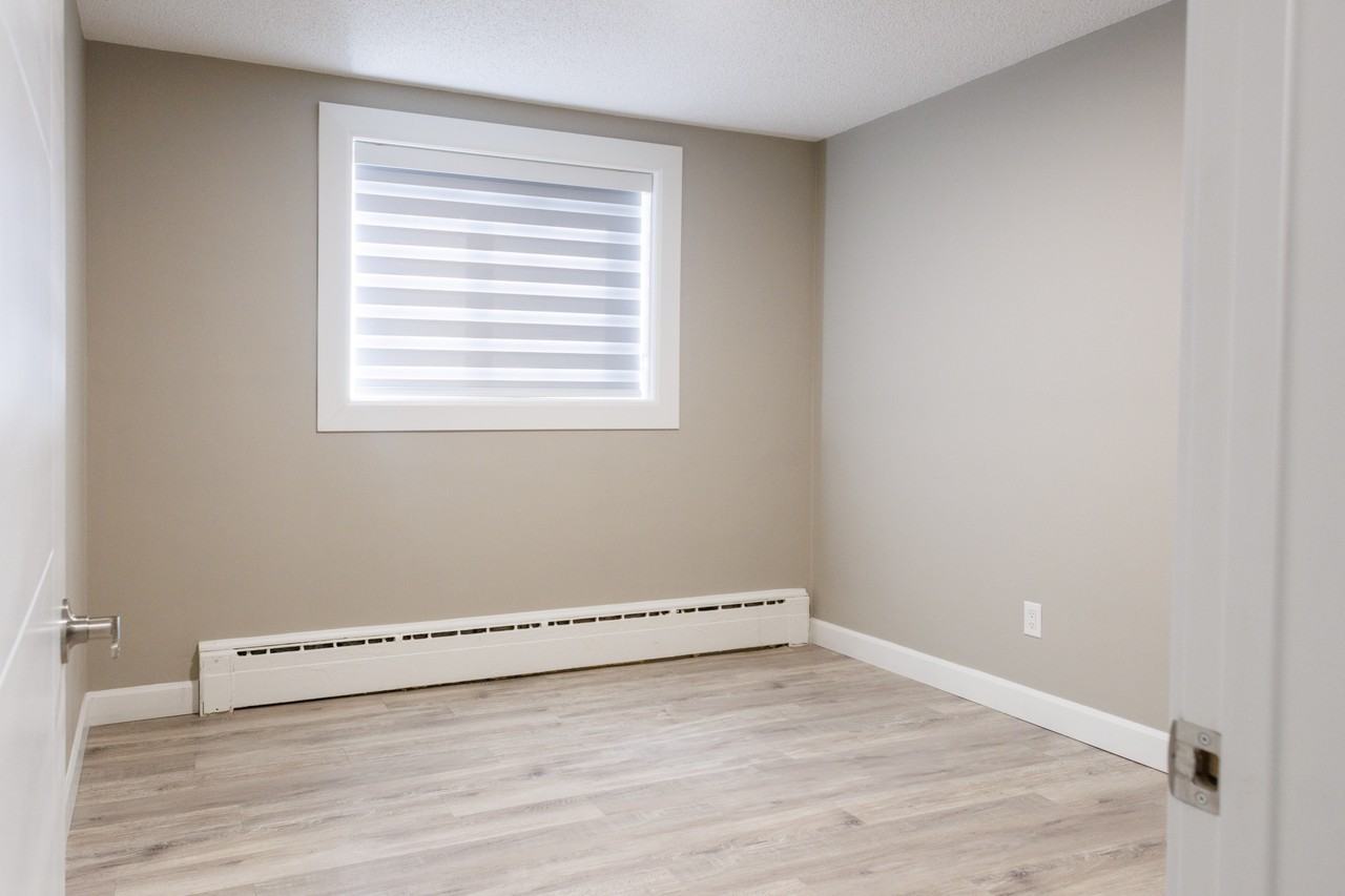 Tuscany Villa Apartments Downtown Edmonton - Photo 3 of 28