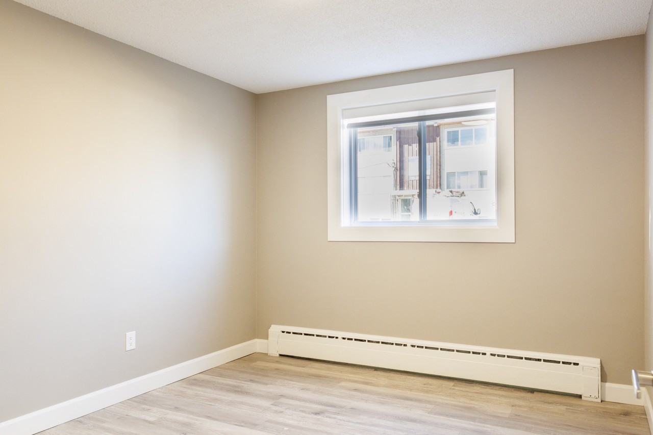 Tuscany Villa Apartments Downtown Edmonton - Photo 4 of 28