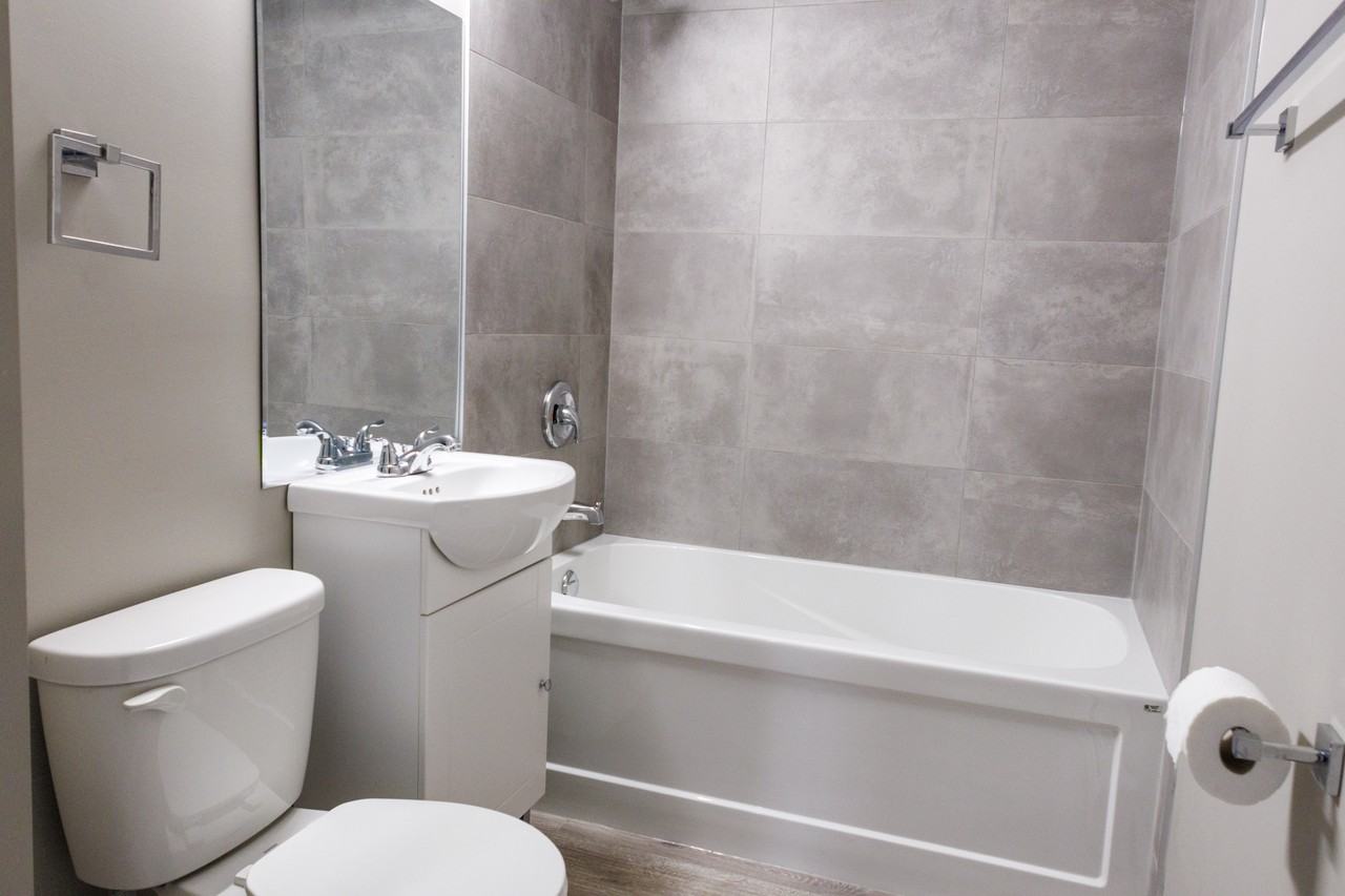 Tuscany Villa Apartments Downtown Edmonton - Photo 5 of 28