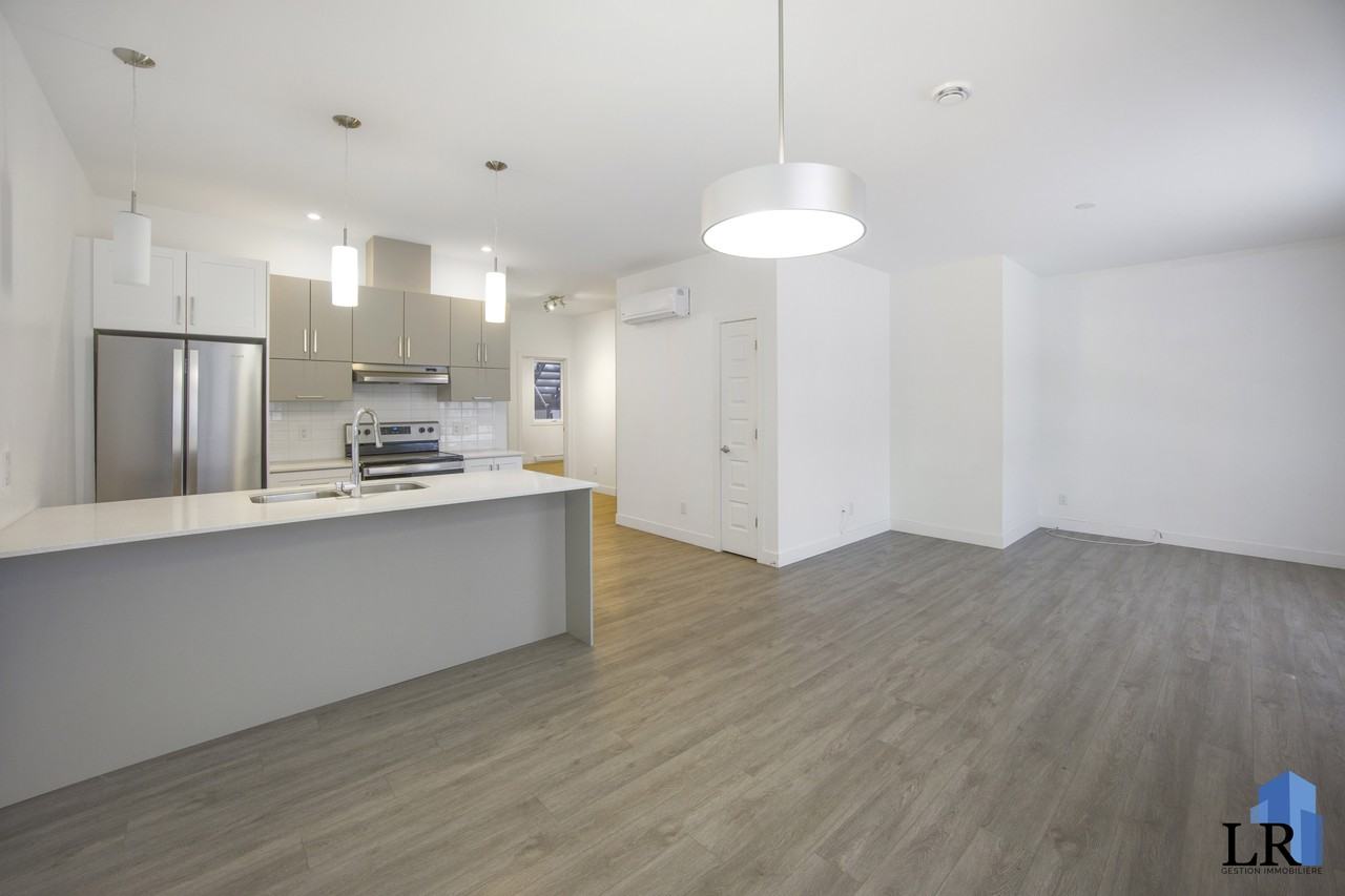 675 Boul Du Plateau - Photo 4 of 11