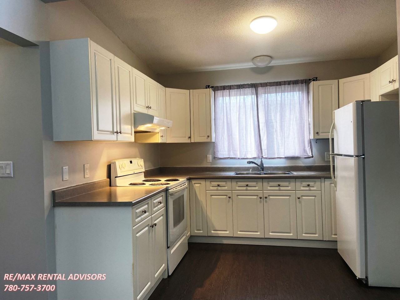 UPPER 8125 83 Avenue Northwest - Photo 5 of 16