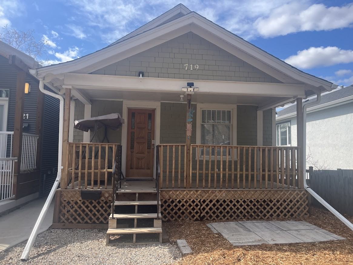 1 Bedroom | 1 Bathroom | Lower Unit 719 Avenue I South - Photo 2 of 13