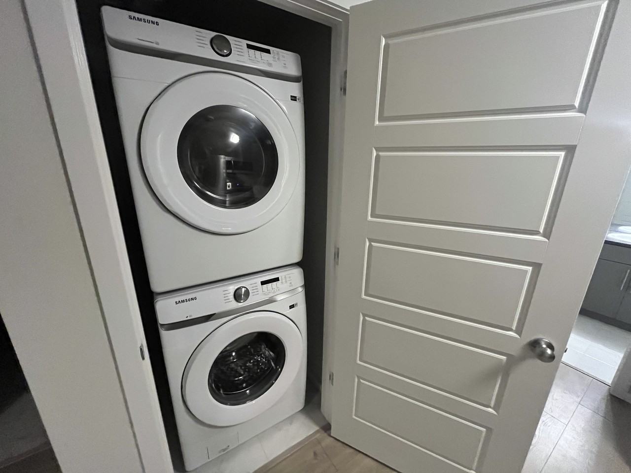 846 Labine Cres - Photo 3 of 11