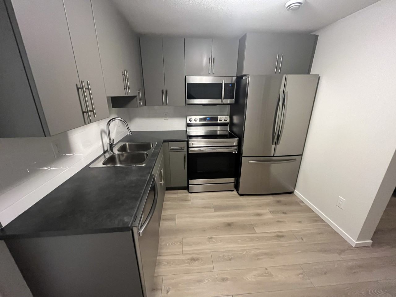 846 Labine Cres - Photo 7 of 11