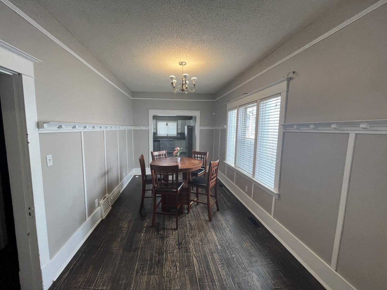 2 Bedroom | 1 Bathroom | Upper Unit 719 Avenue I South - Photo 2 of 15