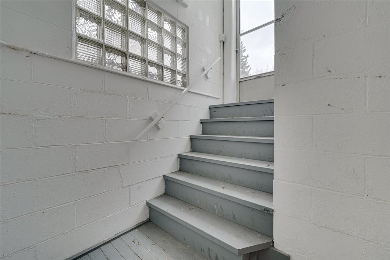 1 Bedroom | 1 Bathroom | Lower Unit 344 Carlton Drive - Photo 2 of 12