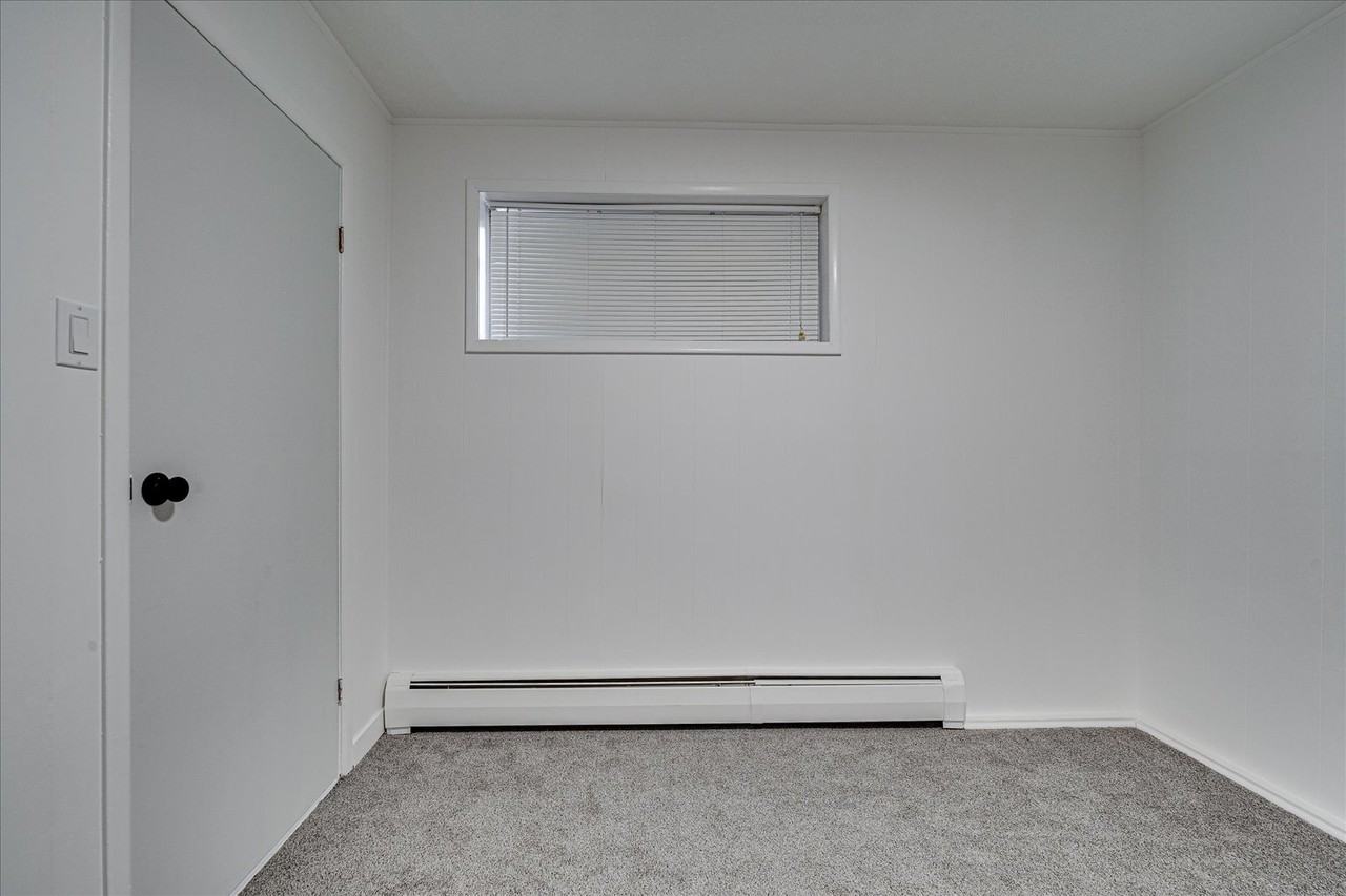 1 Bedroom | 1 Bathroom | Lower Unit 344 Carlton Drive - Photo 5 of 12
