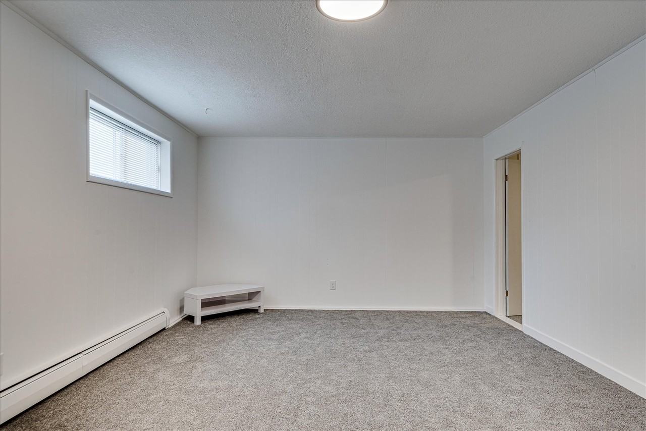 1 Bedroom | 1 Bathroom | Lower Unit 344 Carlton Drive - Photo 7 of 12