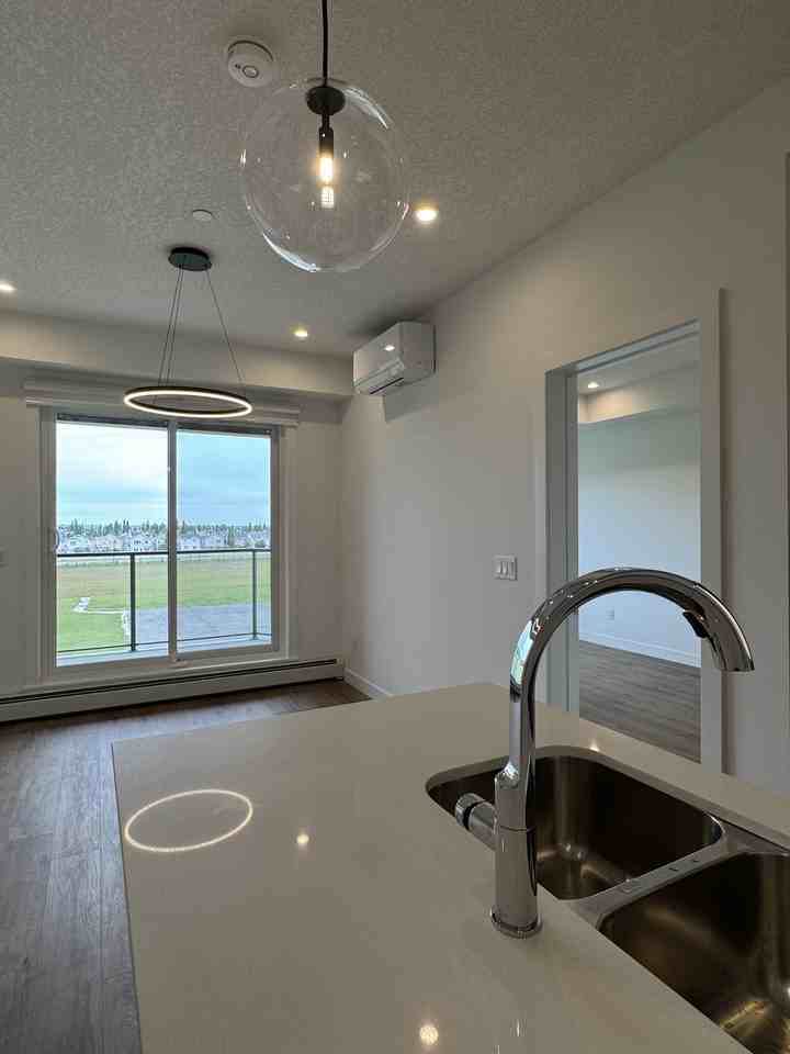 412 Mondrian - Photo 3 of 33