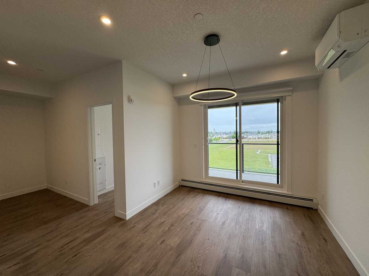 412 Mondrian - Photo 4 of 33