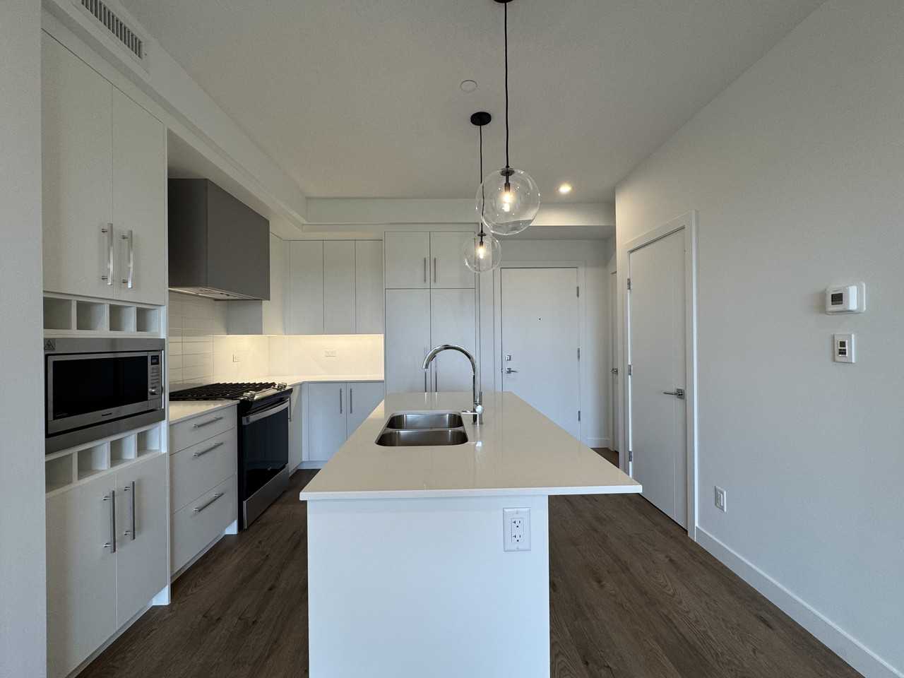 412 Mondrian - Photo 5 of 33