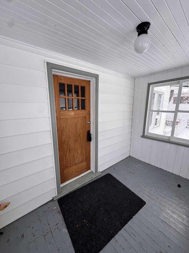 231 Winchester St - Photo 2 of 9