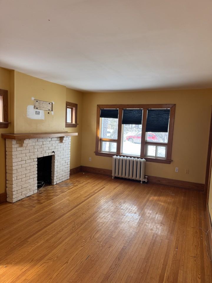 231 Winchester St - Photo 3 of 9