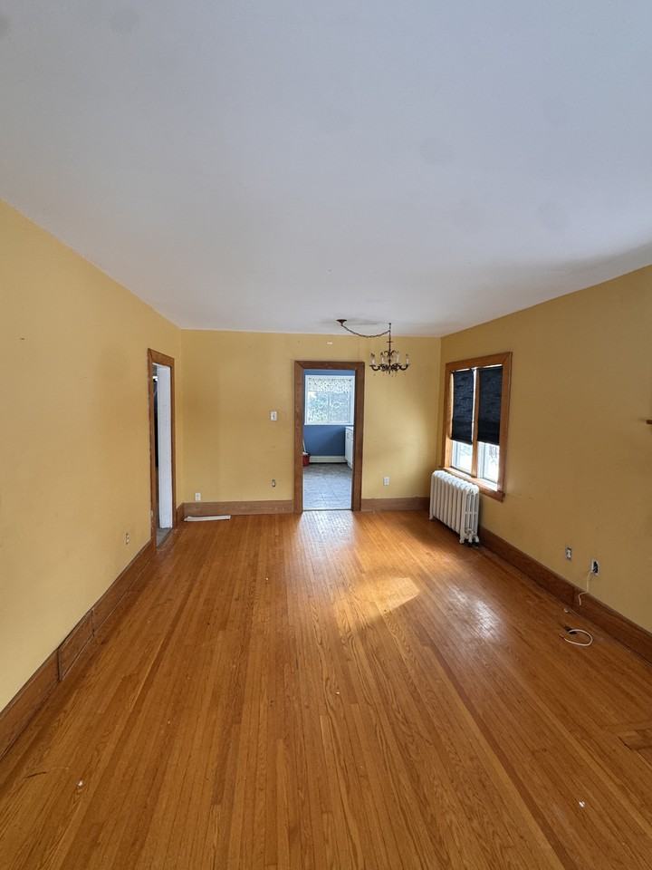 231 Winchester St - Photo 4 of 9