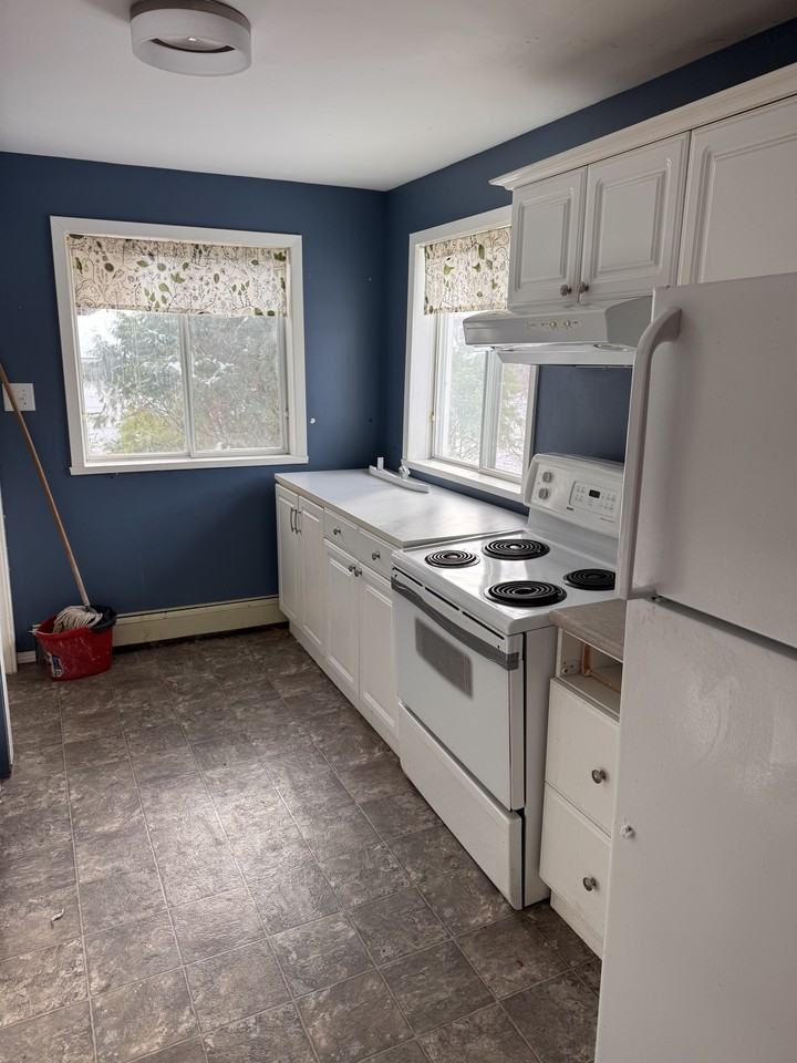 231 Winchester St - Photo 5 of 9