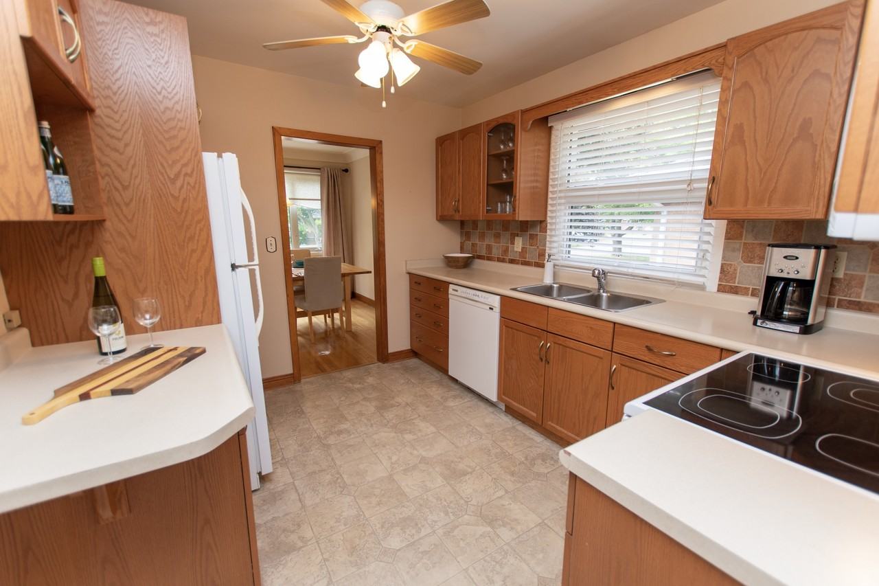 6 Robert Wallace Dr - Photo 2 of 24