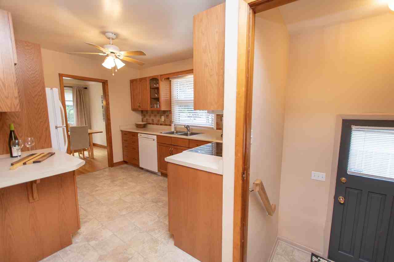 6 Robert Wallace Dr - Photo 3 of 24