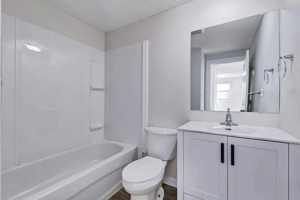 Astor Villa - Photo 5 of 10