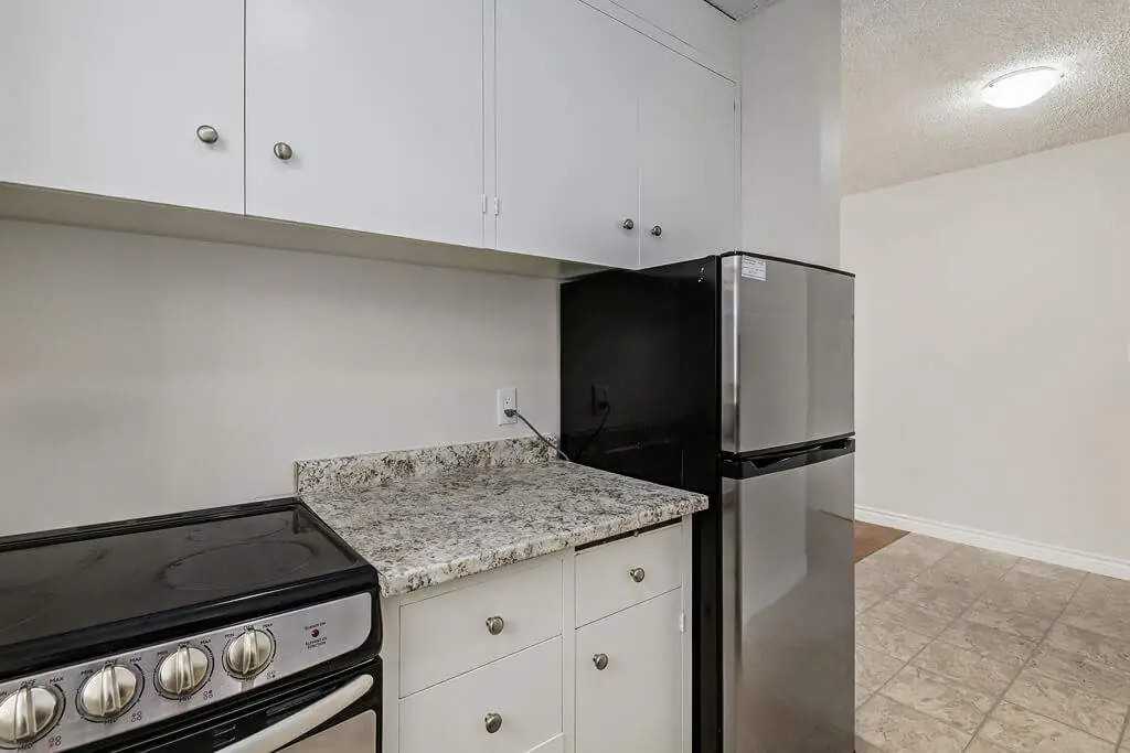 Berkeley Manor - Photo 7 of 12