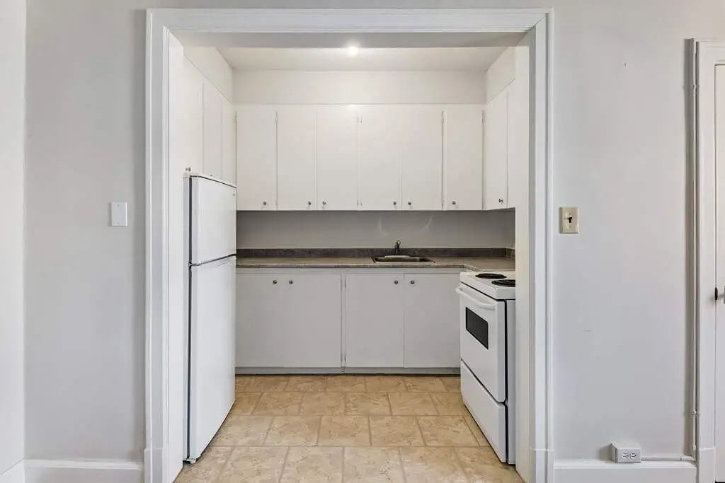 Chateau Apartments - Photo 6 of 22