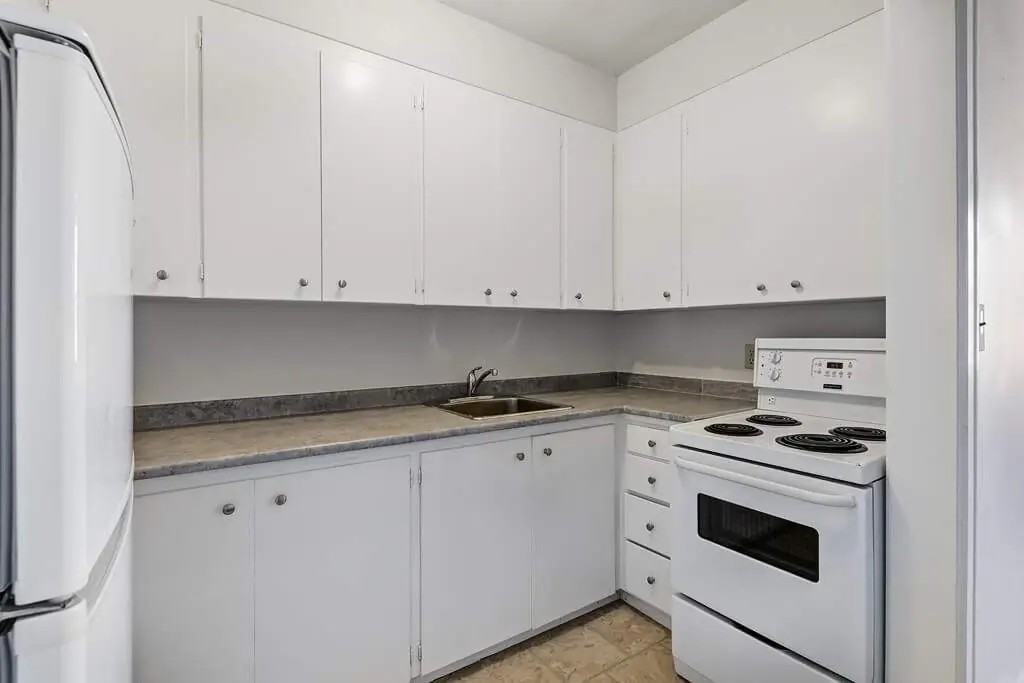 Chateau Apartments - Photo 7 of 22