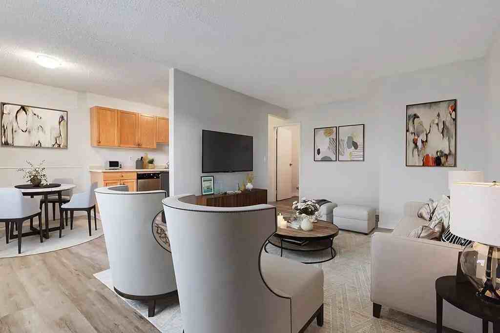 Kleisinger Manor - Photo 3 of 19