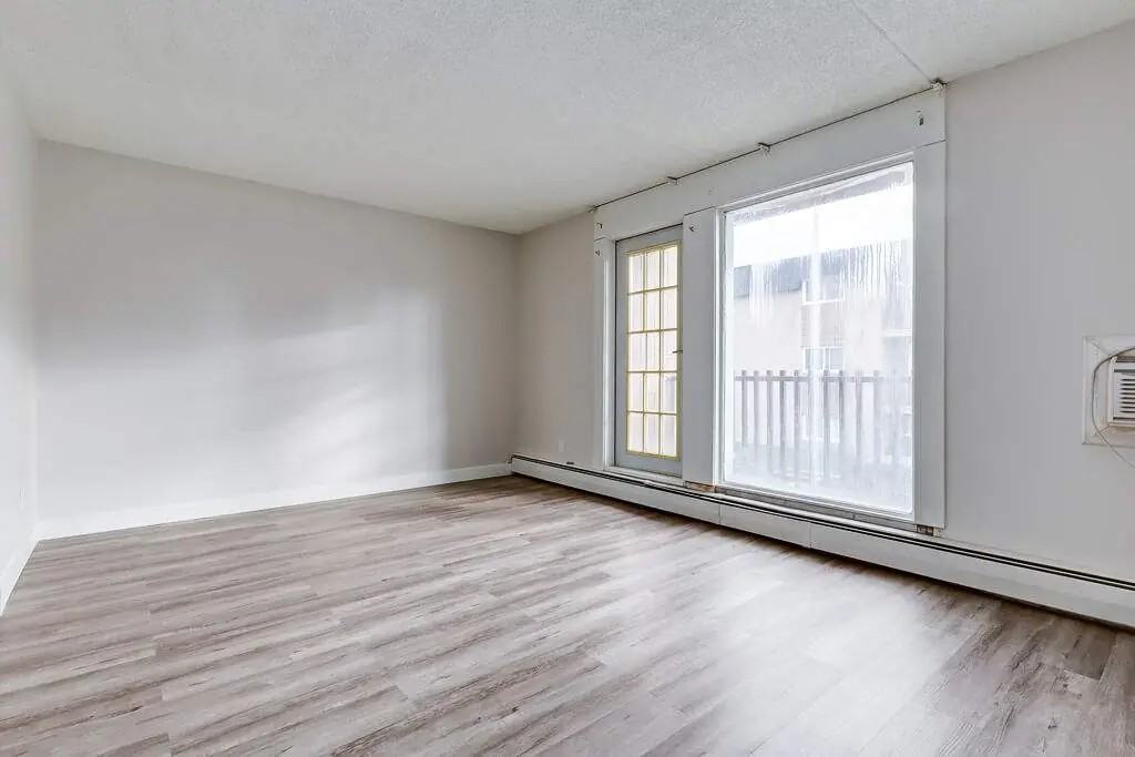 Kleisinger Manor - Photo 7 of 19