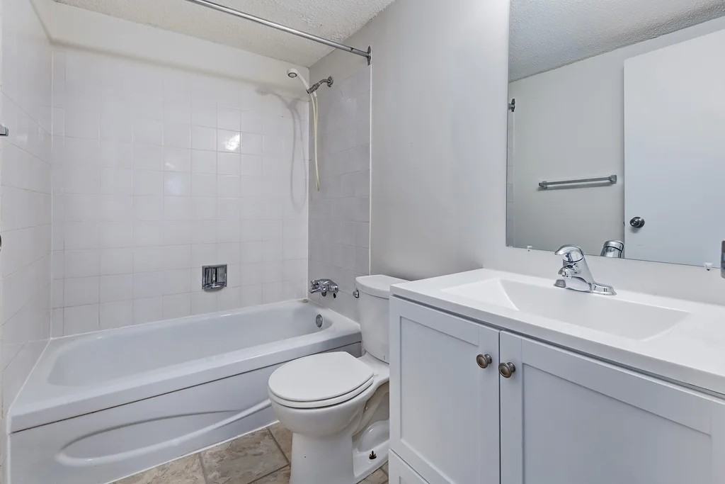 Mosaic Manor - Photo 6 of 23