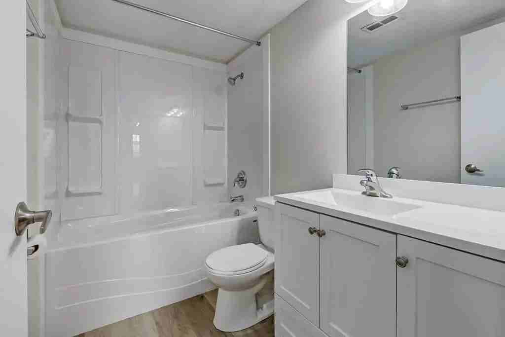 Geneva Apartments - Photo 6 of 13