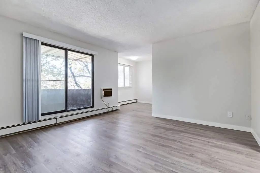 Lady Smith Apartments - Photo 7 of 18