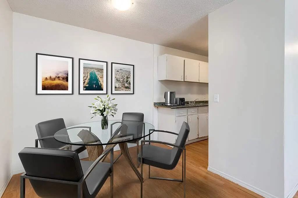 Kinbrook Manor - Photo 2 of 10