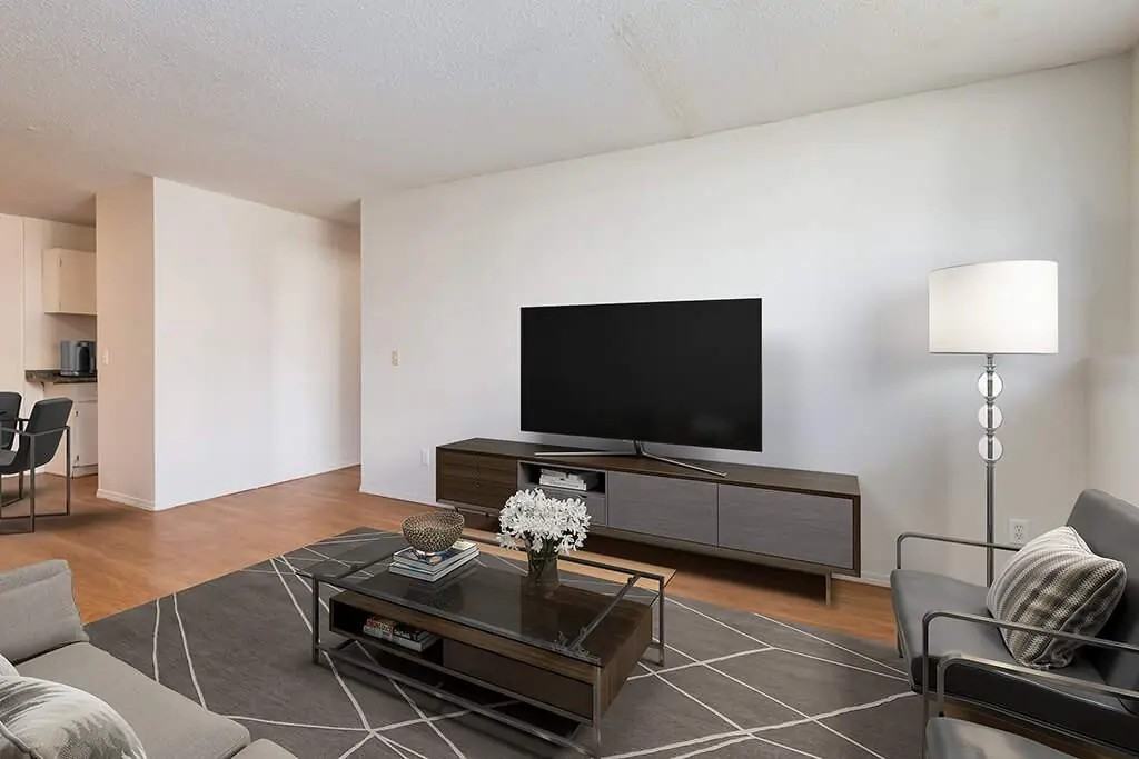 Kinbrook Manor - Photo 4 of 10