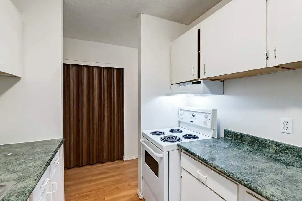 Kinbrook Manor - Photo 5 of 10