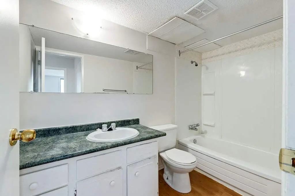 Kinbrook Manor - Photo 6 of 10