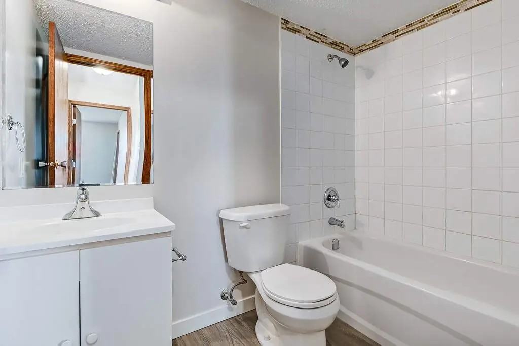 Crestview Manor - Photo 6 of 11