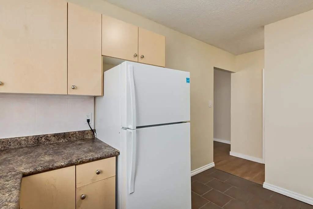 Steven Manor - Photo 4 of 36