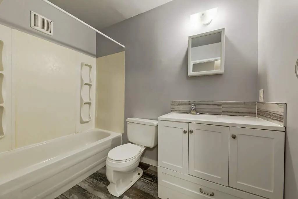 Lenita Manor - Photo 5 of 22