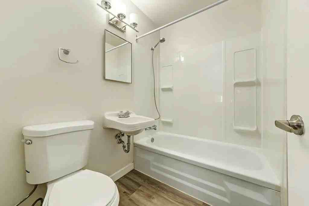 King's Court - Photo 7 of 16