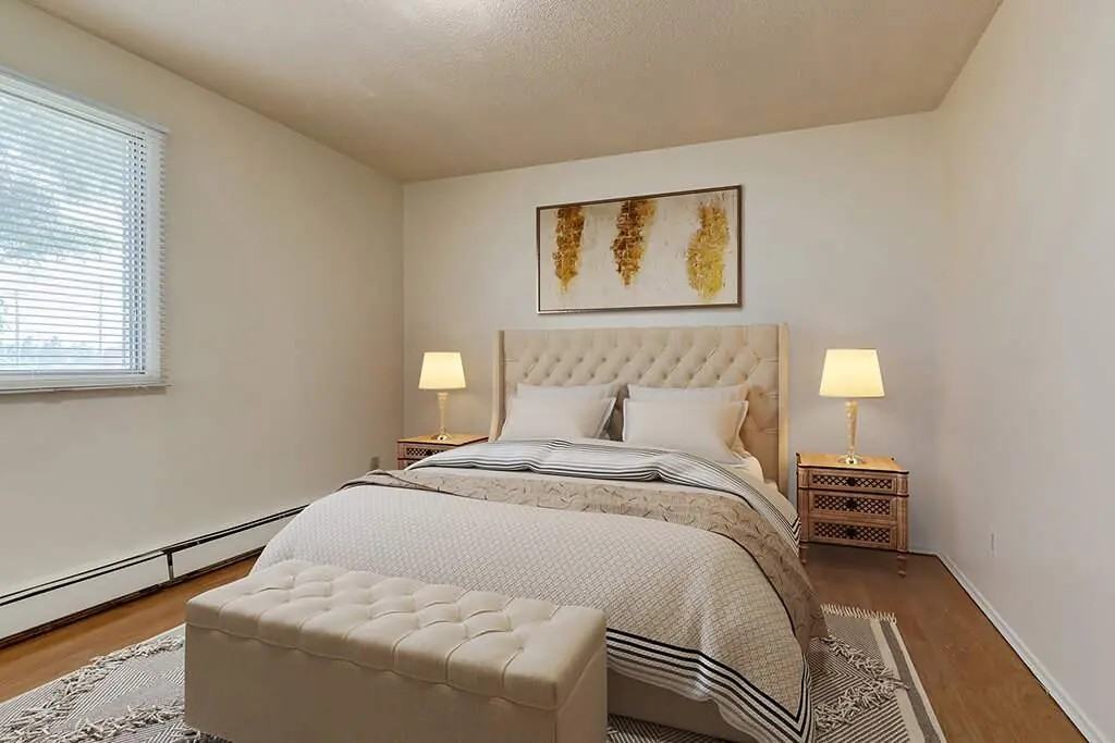 Allen Manor - Photo 5 of 18