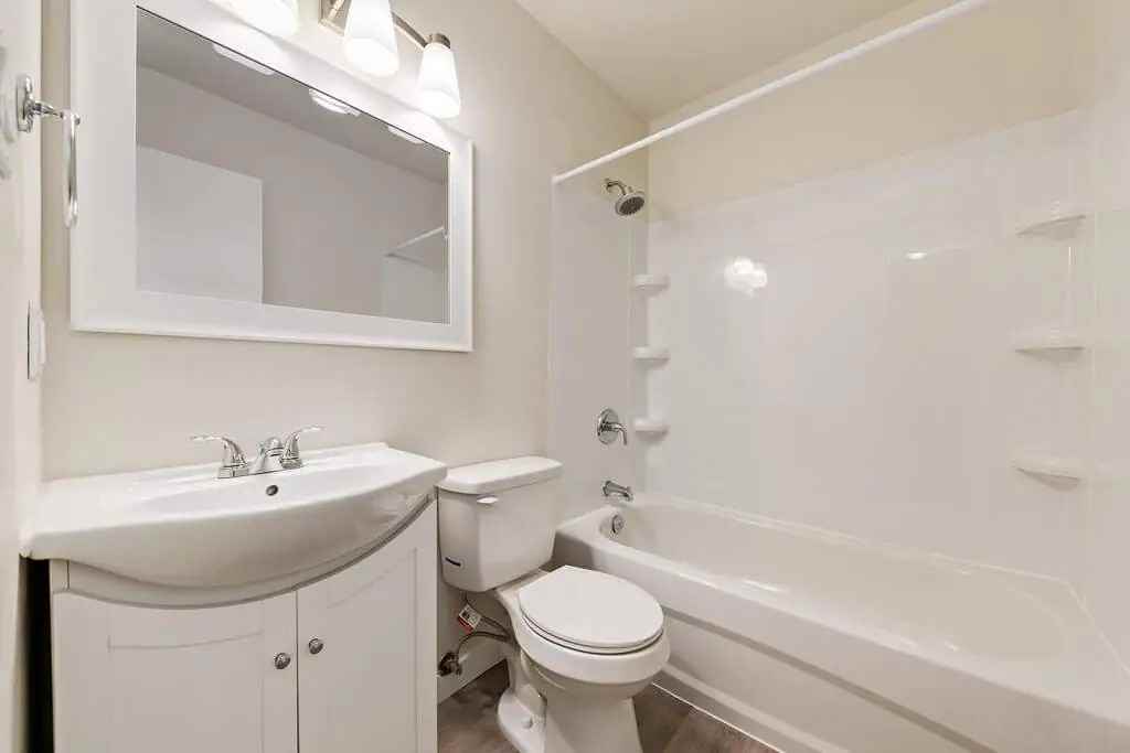 Lynbrook Townhouses - Photo 6 of 21